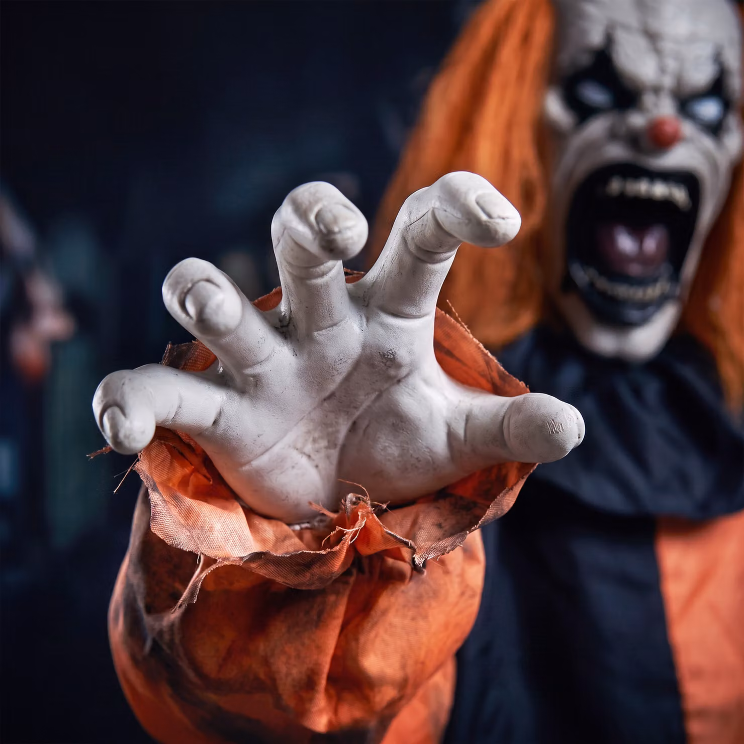 HOMCOM Animated Halloween Face Changing Clown Animatronic Joker with Cackling Sound and Glowing Eyes in Multicolour – 5