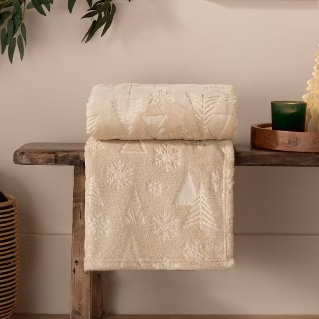 Furn Festive Time Embossed Fleece Throw in Beige, W/D/H: 140 x 180 cm – 1