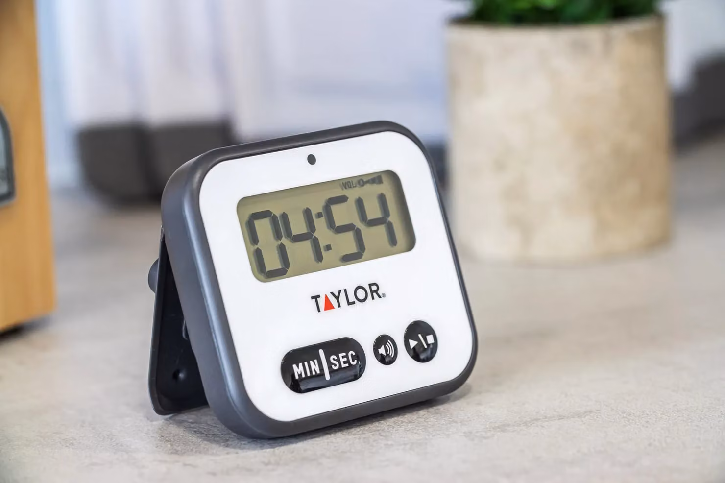 Taylor Professional Digital Kitchen Timer with Alert Light and Stopwatch Function, White and Black, W: 5 cm, D: 8.5 cm, H: 7.5 cm – 6