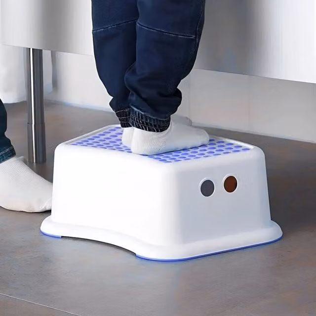 Marco Paul Modern Plastic Stepping Stool for Children in White