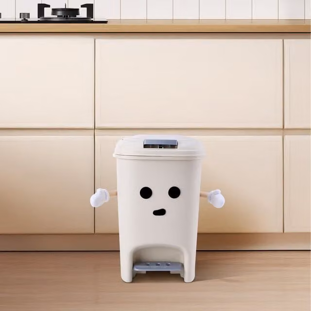 Livingandhome White Plastic Pedal Bin, 8l, Width: 29.5 cm