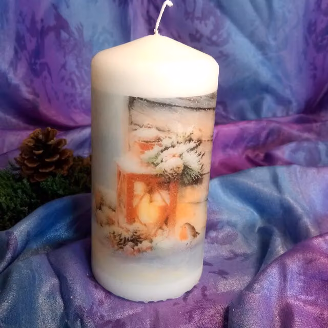 Viki Christmas Robin Pillar Candle in White