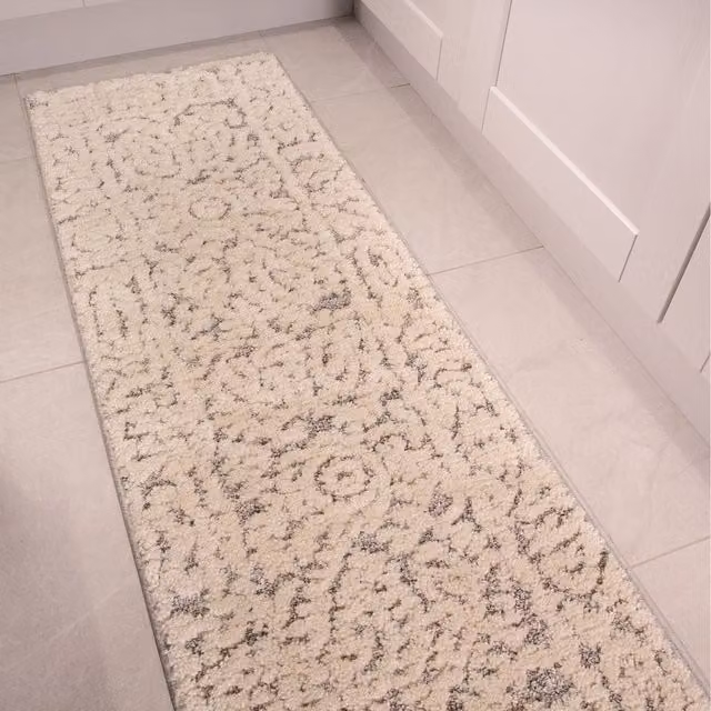 The Rug House Floral Damask Scandi Shaggy Area Rug in Grey and White, W: 240 cm, D: 60 cm