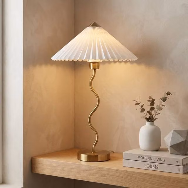 Garden Greatness Relica Satin Pointed Table Lamp in White and Gold/Brass, H: 37 cm, W: 1.0 cm, D: 1.0 cm