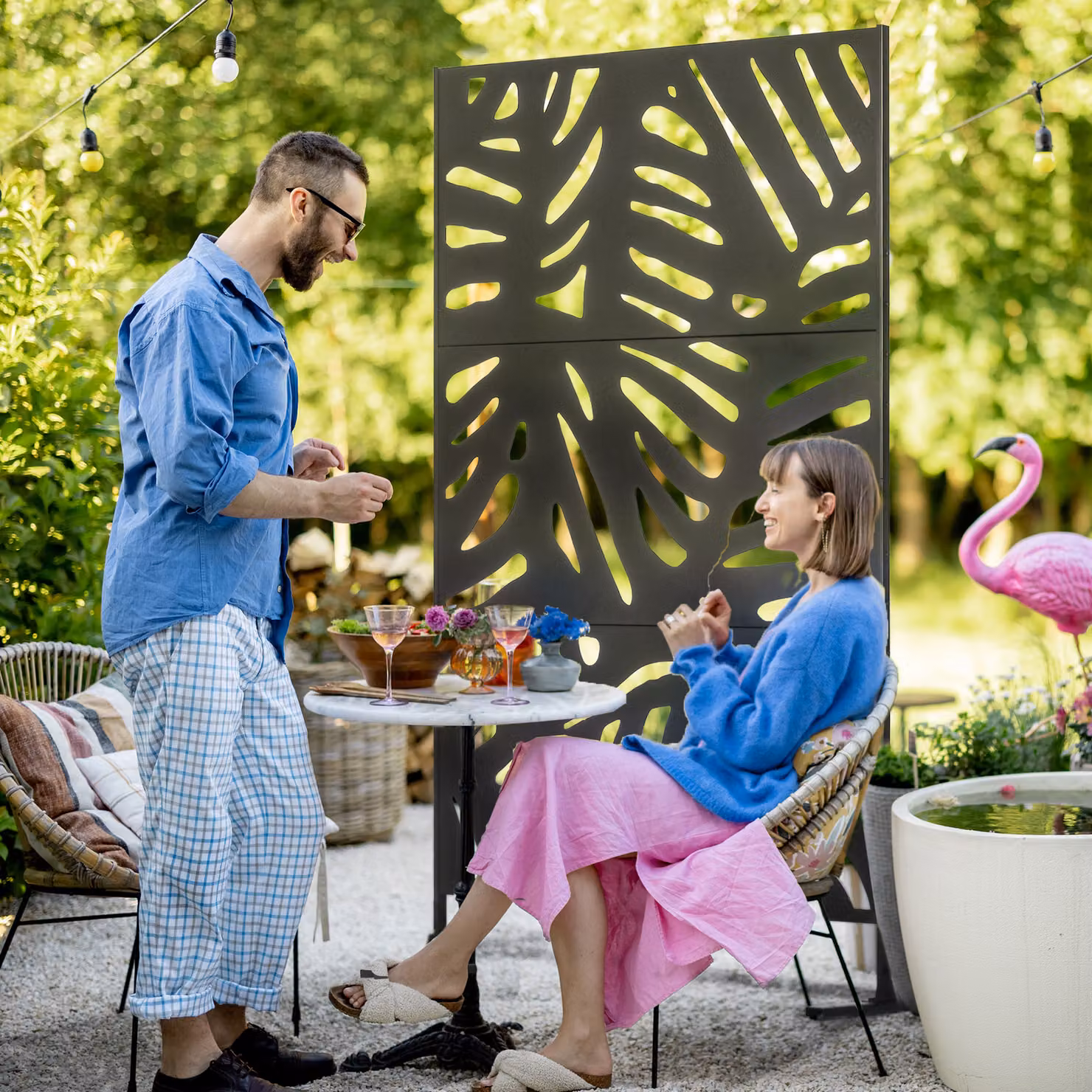 Outsunny Freestanding Metal Outdoor Privacy Screen and Decorative Garden Divider in Black, W/H: 121.92 x 198.12 cm – 2
