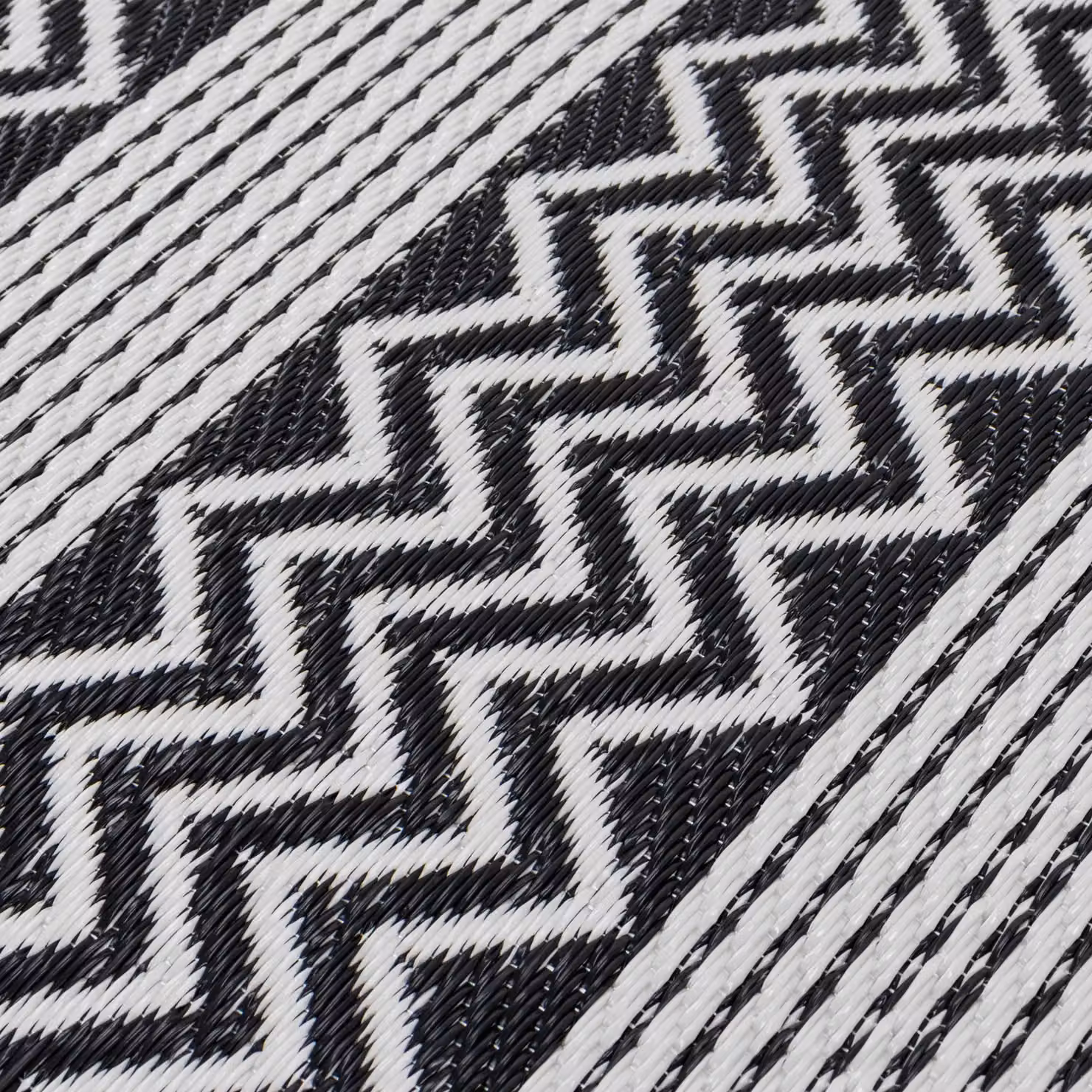 JVL Reversible Geometric Woven Outdoor Rug in Black, White and Grey, W/D/H: 180 x 120 cm – 2