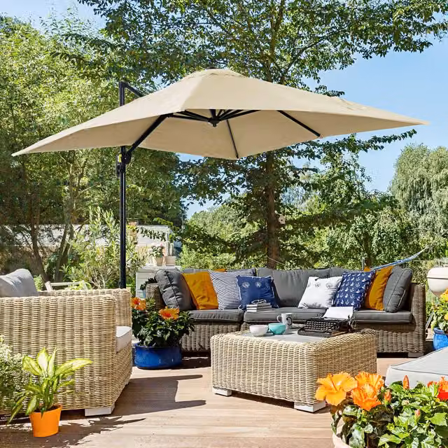 Outsunny Cantilever Patio Offset Parasol Umbrella in Beige Polyester and Aluminium