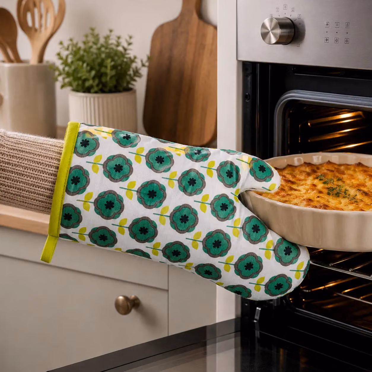 Orsina Green Floral Single Oven Glove with Quilted Heat Protection and Hanging Loop – 3