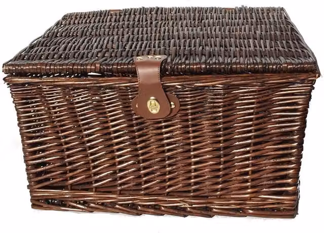 Topfurnishing Brown Lidded Picnic Hamper Basket with Latch, Wood and Rattan, W/D/H: 23 x 23 x 23 cm