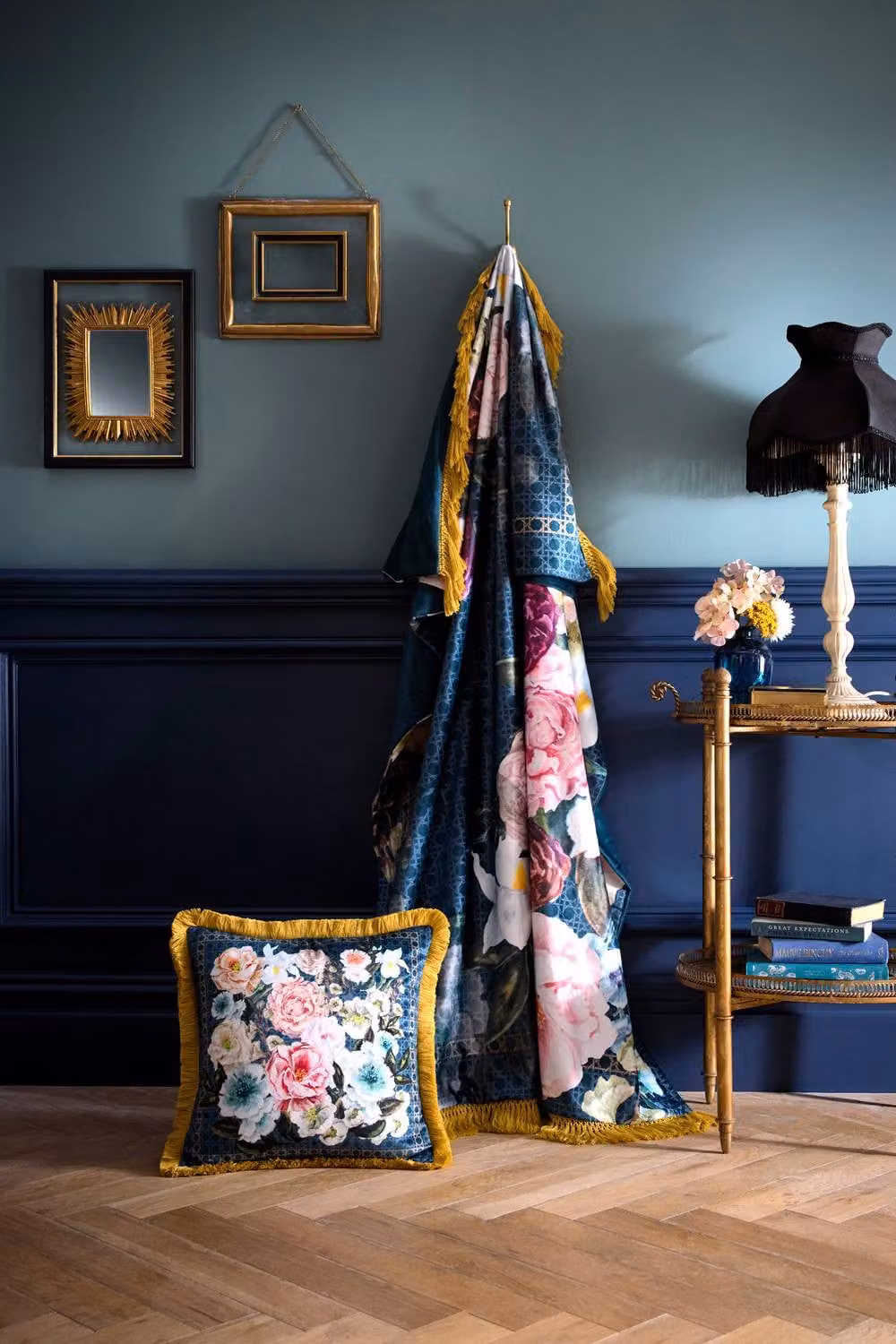 House of Llewelyn-Bowen Bouquet List Blue Floral Velvet Filled Cushion, W/D/H: 43 x 43 x 43 cm – 3