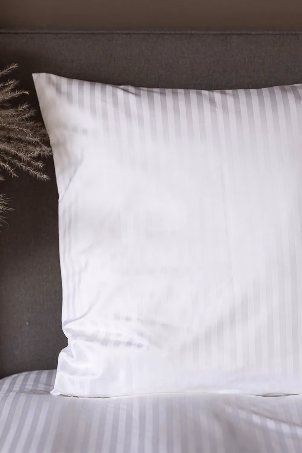 Belledorm Hotel Suite White Satin Stripe 540 Thread Count Continental Pillowcase – 2