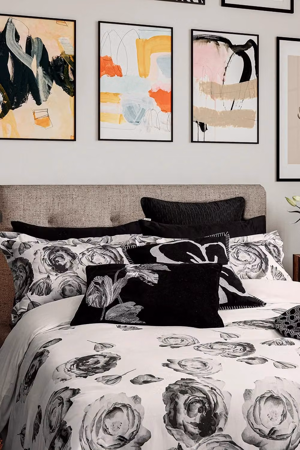 Ted Baker Mono Floral Cotton Percale Duvet Cover and Pillowcase Set in White, W/D/H: 200 x 200 cm – 2