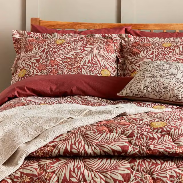 William Morris Larkspur Super Kingsize Reversible Cotton Percale Duvet Cover and Pillowcase Set, Red, W: 200 x D: 200 cm – 1