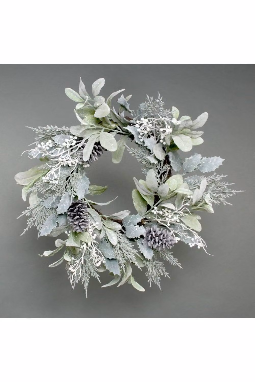 KDMD Lambs Ear Holly Pine Cone and White Berry Flocked Wreath in White and Green, Diameter: 60 cm – 2