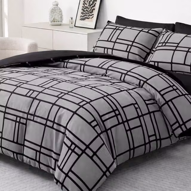 Pamposh Reversible Black and Grey Graphic Microfibre Duvet Cover Set, King Size, 180 x 200 cm – 1