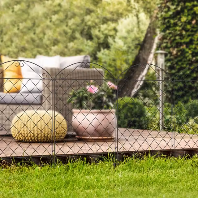 Outsunny 4-Piece Decorative Metal Garden Fencing in Black – 5