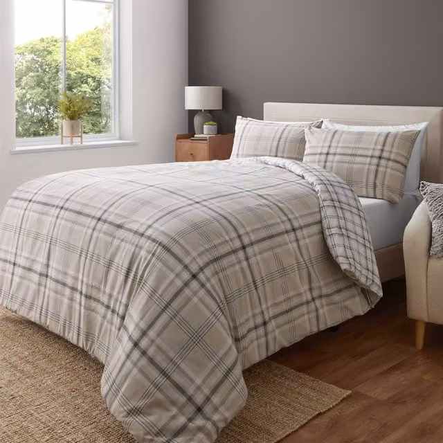 Catherine Lansfield Kelso Check Reversible Single Duvet Cover and Pillowcase Set in Natural Beige, W/D/H: 135 x 200 cm and 50 x 75 cm