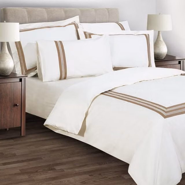 Sweet Dreams 330 Thread Count Luxury Knightsbridge Duvet Cover in White