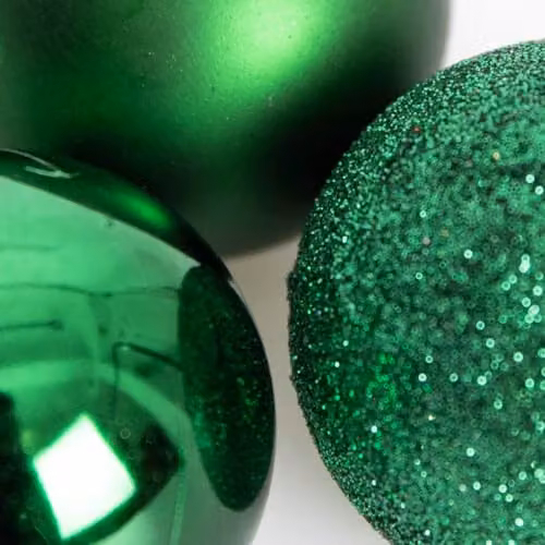 Shatchi 9-Piece Set of Round Plastic Christmas Bauble Hanging Decorations in Green and Silver, Diameter: 5 cm – 2