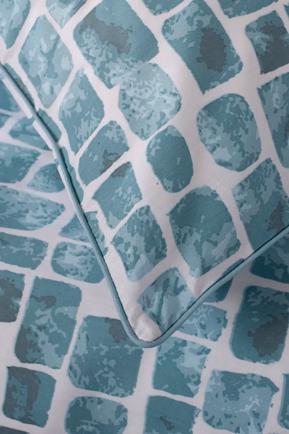 The Lyndon Company Blue Graphic Cotton Breathable Duvet Cover and Pillowcase Set, W: 180 cm x L: 200 cm – 2