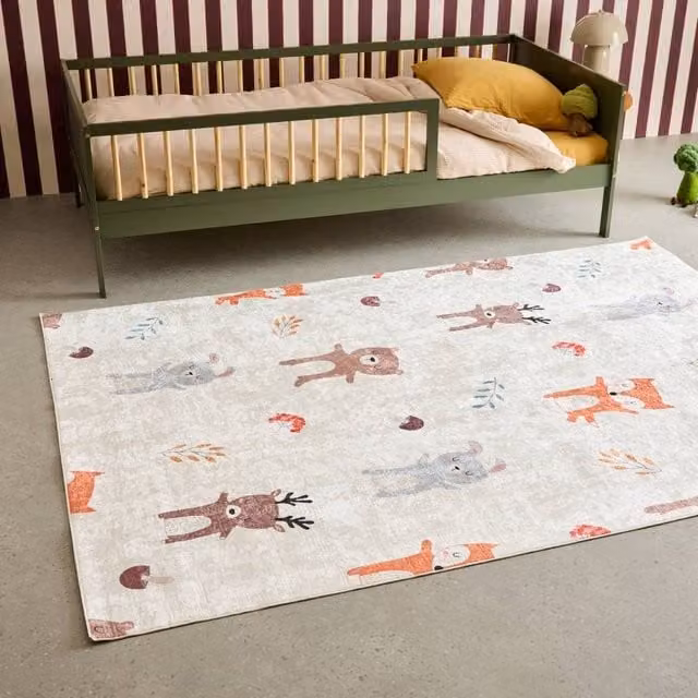 sweeek Children's Indoor Rug in White with Autumnal Animal Print, W: 160 cm, D: 230 cm