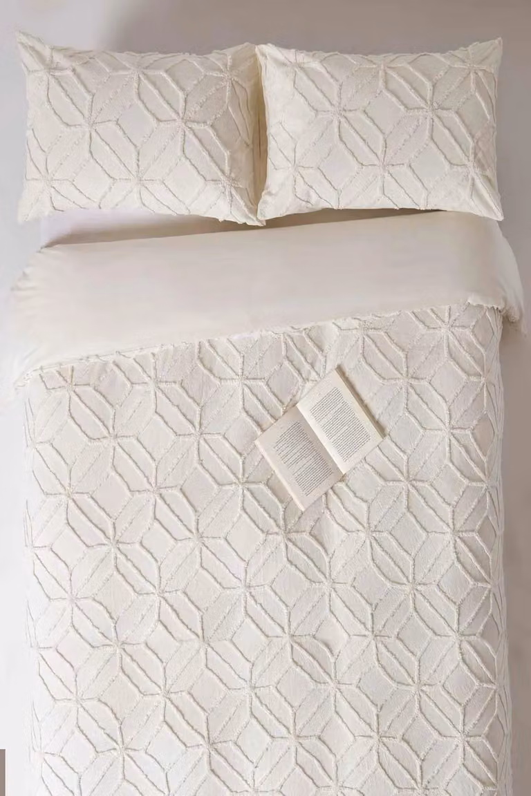Homescapes Diamond Cotton Tufted Duvet Cover and Pillowcase Set in White, Single (90 x 200 cm)