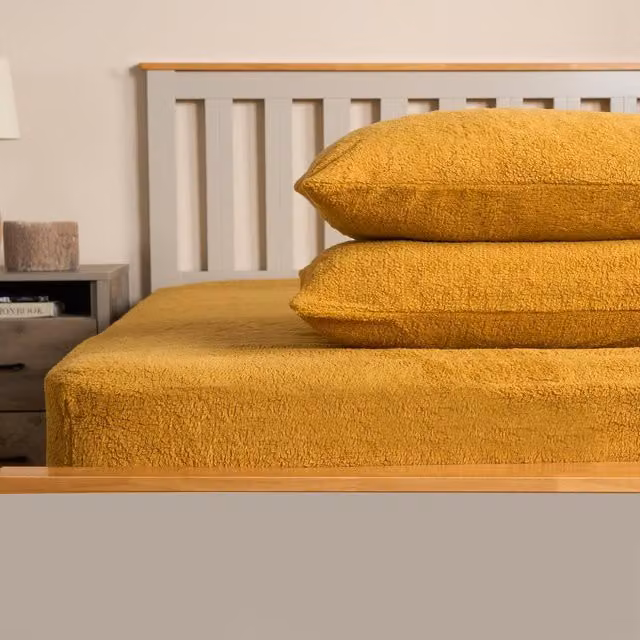 Brentfords Pack of 2 Yellow Teddy Fleece Pillowcases, W: 50 cm x H: 75 cm