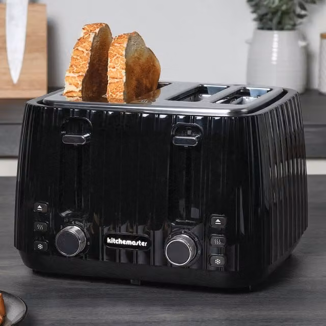KitchenMaster Waterfall 4 Slice Toaster in Black