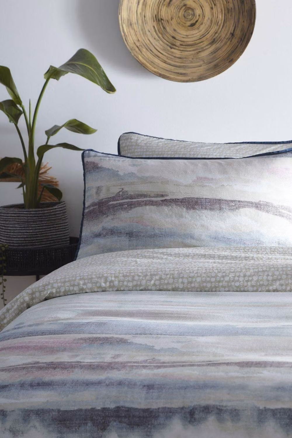 Appletree Landscape Floral 100% Cotton Reversible Duvet Cover and Pillowcase Set in Blue, Grey and Sand, W/D/H: 140 x 200 x 90 cm – 2