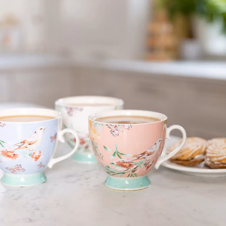 KitchenCraft Set of 4 Bone China Floral Peach Birds Footed Mugs in Pink