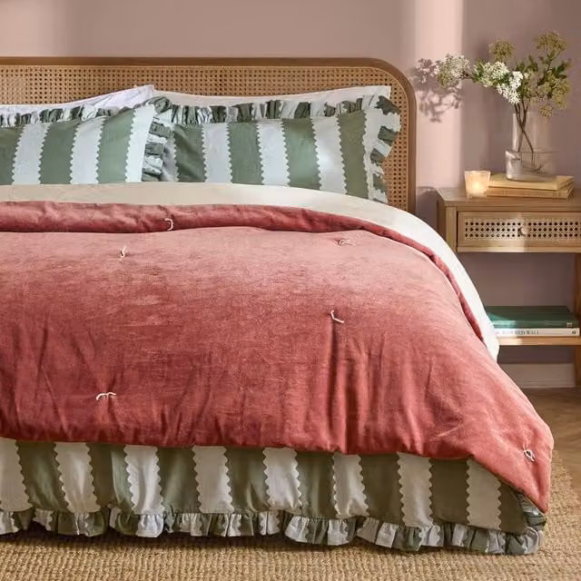 Wylder Edie Quilted Cotton Velvet Bedspread in Pink