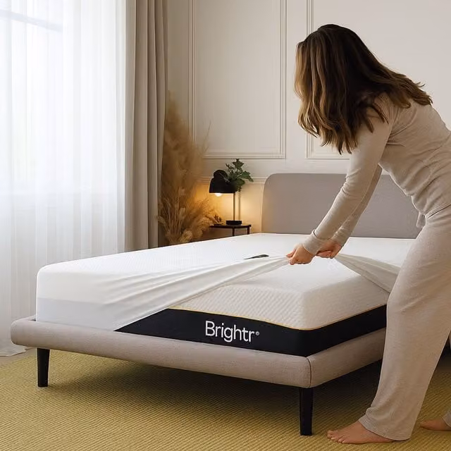 Brightr Sleep Waterproof Mattress Protector in White, W/D/H: 180 x 200 cm