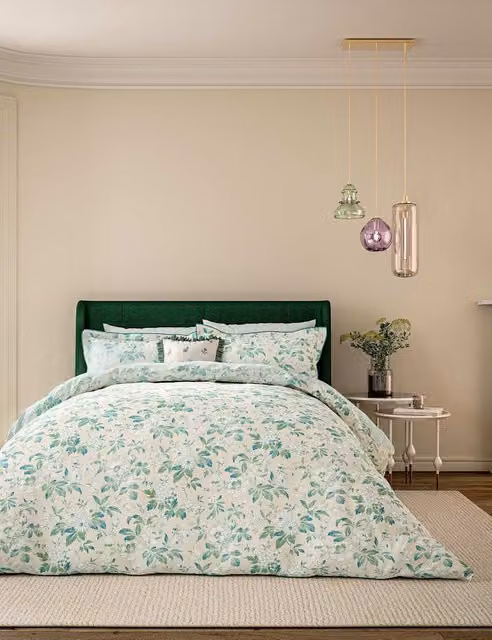 V&A Briar Bloom Reversible Floral Cotton Bedding Set, Green Mix, 140 x 200 cm