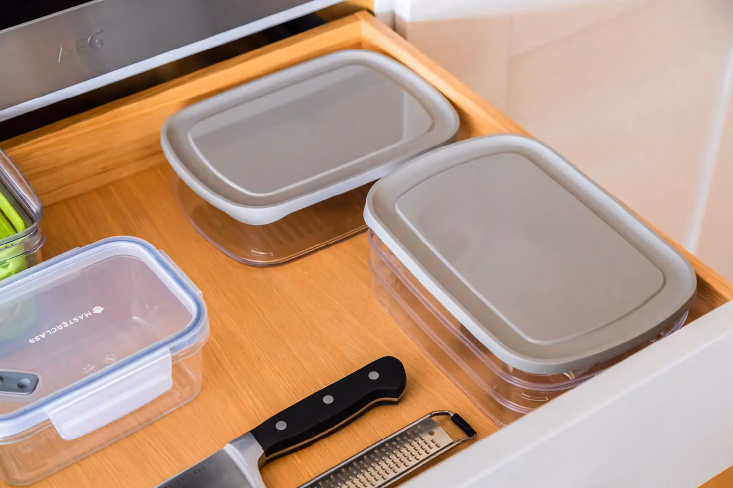 MasterClass Deli Food Storage Box with 3 Airtight Transparent Compartments and Grey Lid – 7