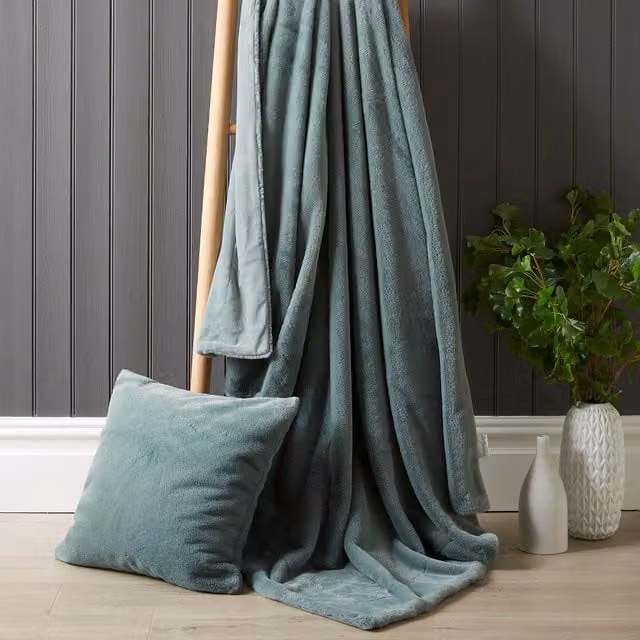 Bellissimo 2 Pack Chinchilla Cushion Covers in Teal Square Silk Design