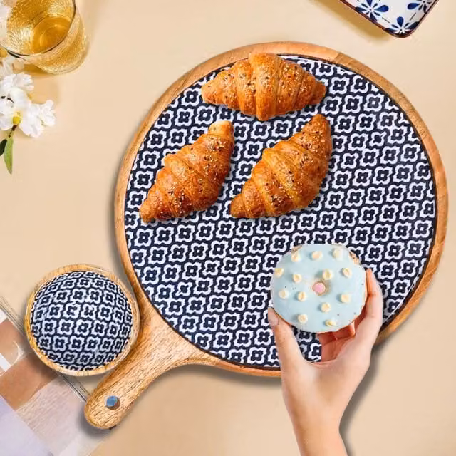 Hartsmede Sambhal Handmade Mango Wood Serving Platter Tray with Bowl, Blue, White and Pink Floral Enamel Pattern, Diameter: 30.48 cm – 1