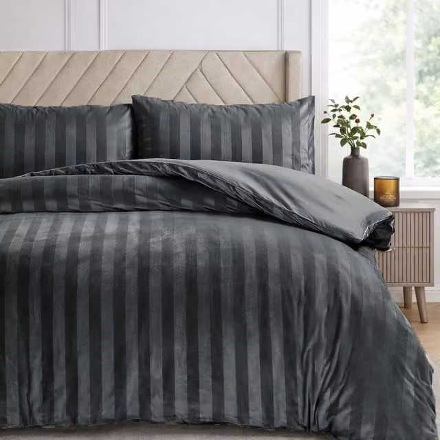 Velosso Striped Velvet Summer Duvet Set in Anthracite Grey, 200 x 200 cm