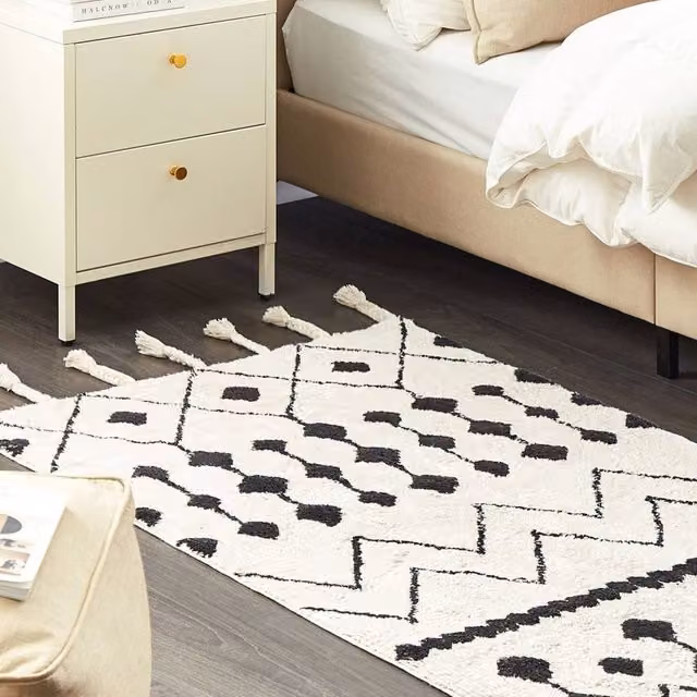 Wyld and Coco Oriental Geometric Hand-Tufted Cotton Rug in White and Black with Fringes, W: 80 cm, L: 150 cm