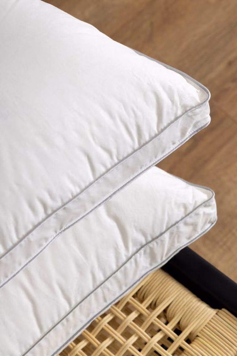 Soak&Sleep White Medium Goose Down Pillow for Side Sleepers