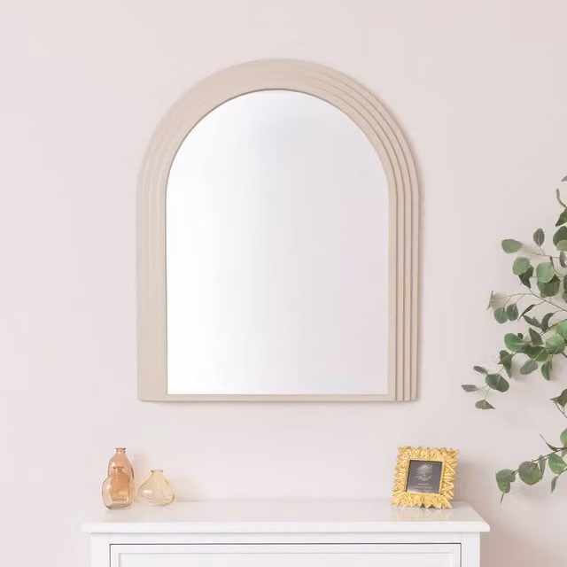 Melody Maison Minimalist Arched Wall Mirror in Beige, W: 90 cm, H: 75 cm – 1