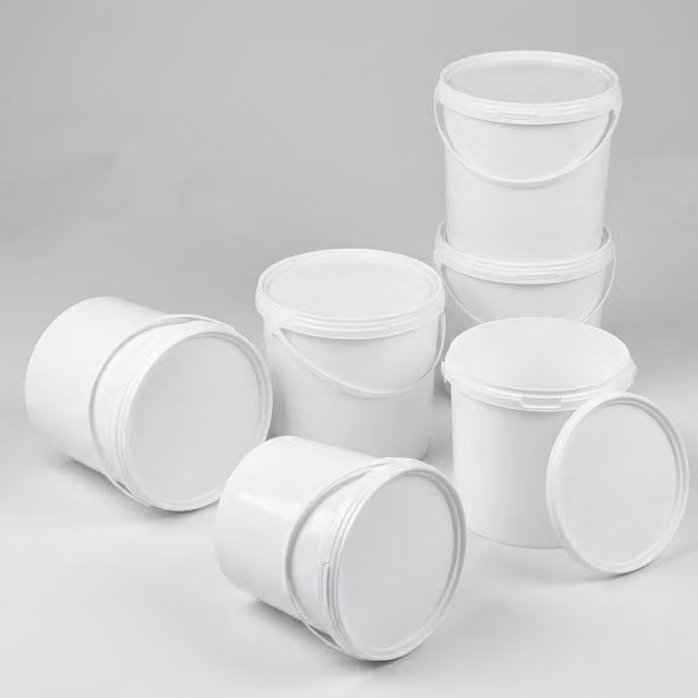 Storm Trading Group 10 x 5L White Plastic Storage Buckets with Lids and Handles