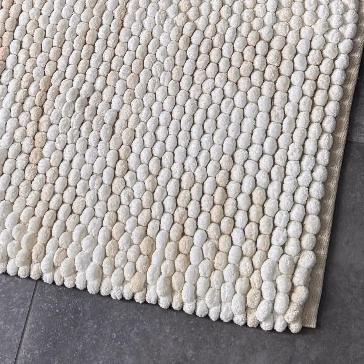Allure Bath Fashions Marl Chunky Bobble Non Slip Bath Mat in Beige – 2