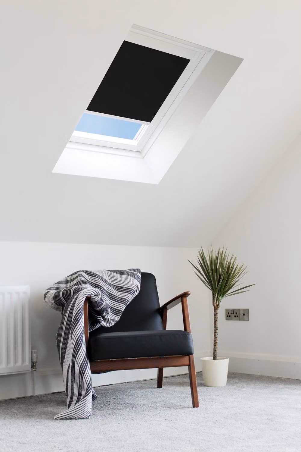 Bloc Blinds Solar Powered Blackout Blind for Velux Roof Windows, Black in White, Thermal Insulating, Size: MK06 – 2