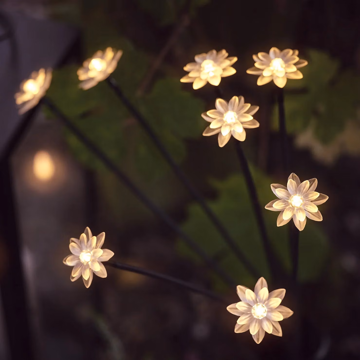 Lights4fun 8 Flower Solar LED Stake Lights in White with Warm White Light