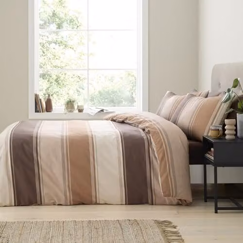 Fusion Betley Quilt Set in Beige and Sand, W/D/H: 230 x 220 cm, Reversible Polycotton Bedding with 2 Pillowcases – 1