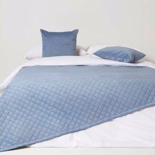 Homescapes Blue Diamond Quilted Velvet Bed Throw W/D/H: 200 x 150 x 1 cm