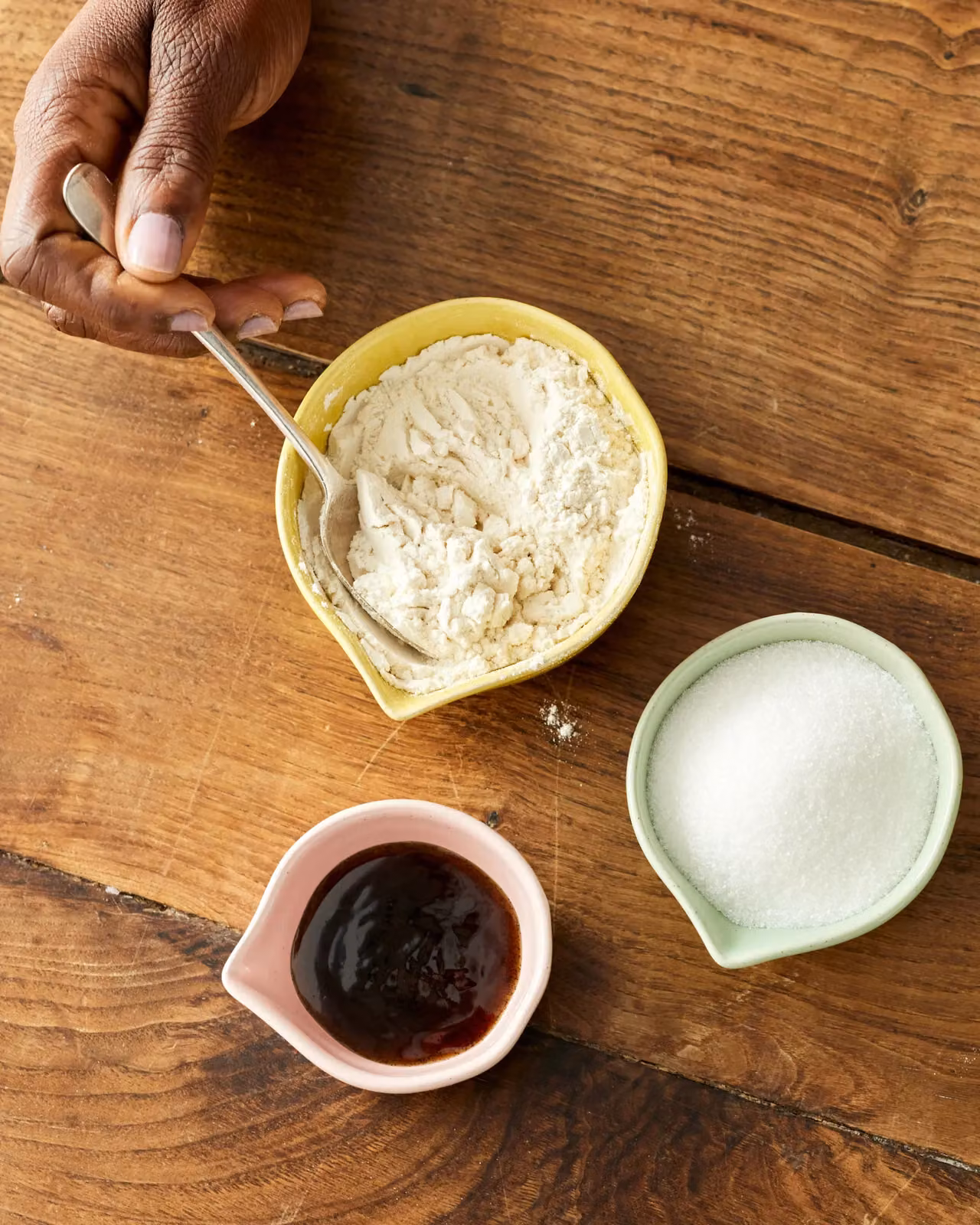 Jamie Oliver Big Love Nesting Pinch-Me Ceramic Stoneware Measuring Cup Set, Multicolour, Set of 3 – 3