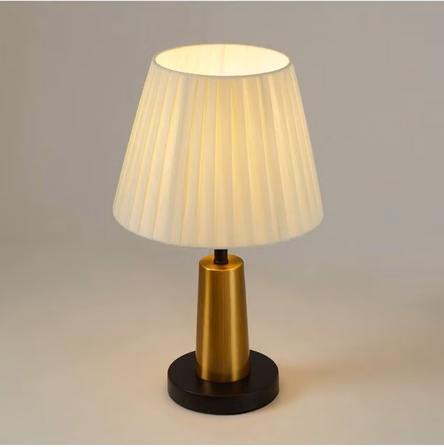 Living and Home Classic Metal Table Lamp in Gold and White