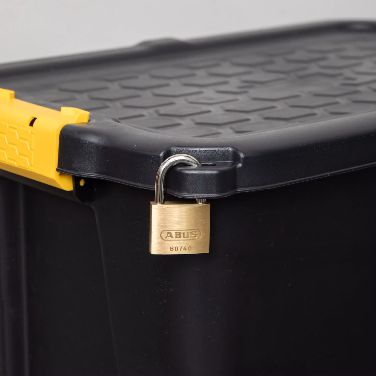 Samuel Alexander 60L Heavy Duty Stackable Storage Tub with Lid and Handles in Black and Yellow – 5