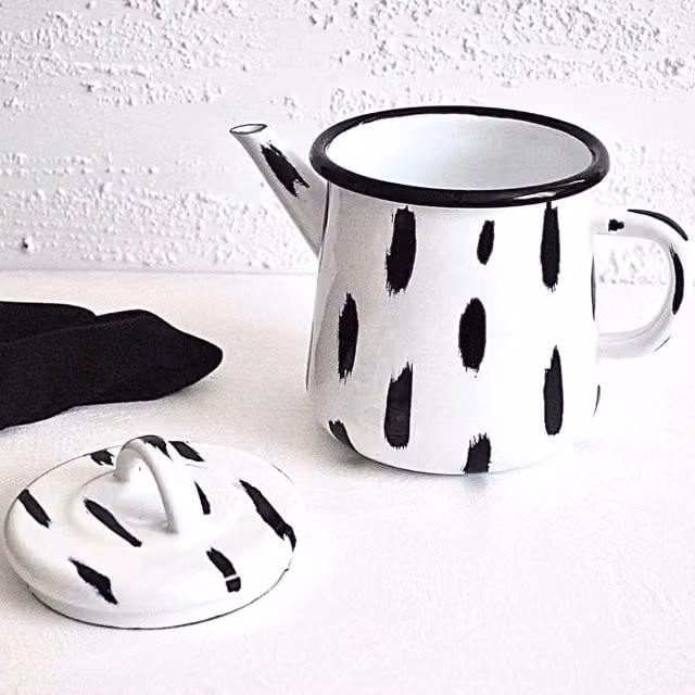 Elifle Stripe Series Enamel Teapot in White and Black